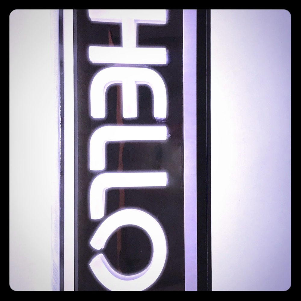 Lockermate neon light “Hello”